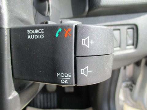 Renault Clio 0.9 TCe Play Euro 6 (s/s) 5dr 37