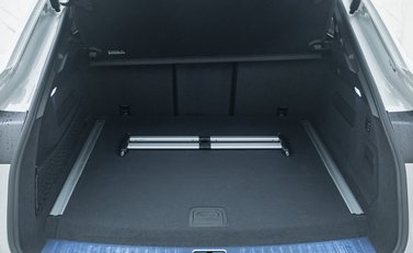 Porsche Cayenne TURBO E-HYBRID COUPE 42