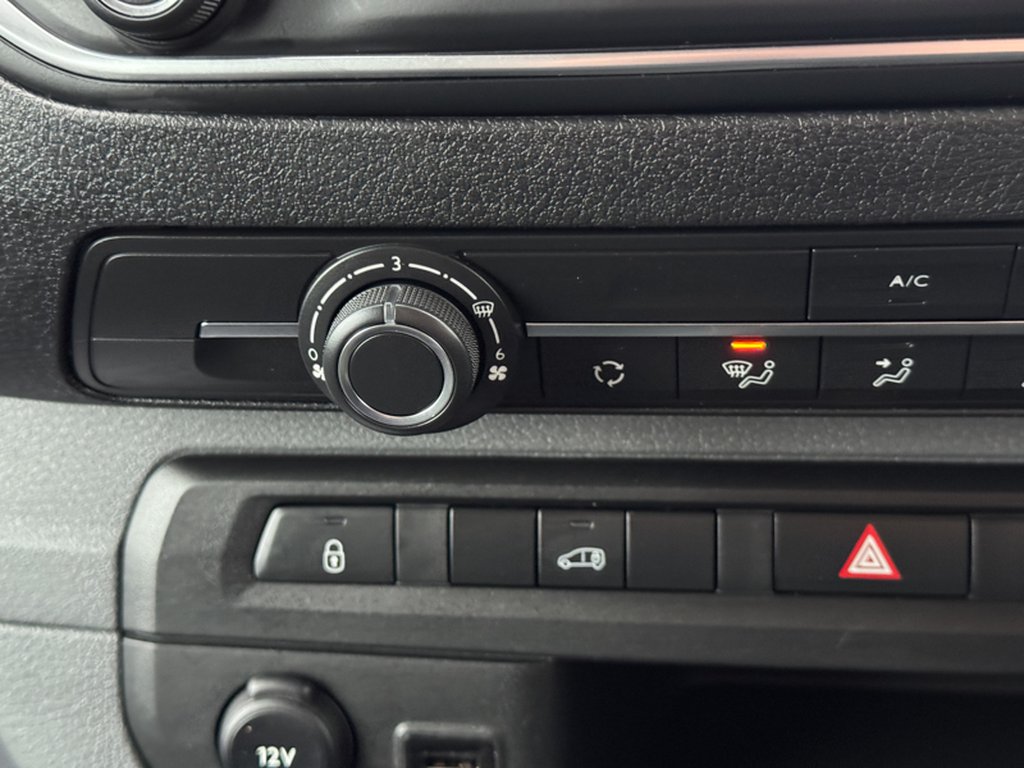 2022 Peugeot ExpertMWB L2H1 Low Roof Professional Air Con EURO 6 — thumbnail 30 of 49