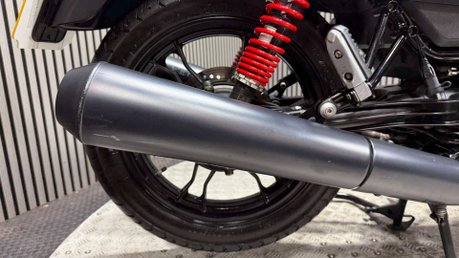 Moto Guzzi V7 750 STONE 2020 ONLY 7K MOT 9/27 CAFE RACER BOBBER 18