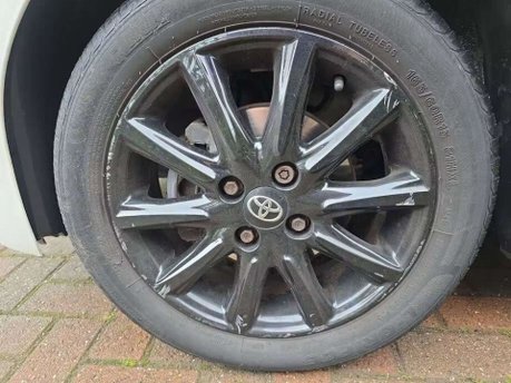 Toyota Aygo 1.0 VVT-i x-press Hatchback 5dr Petrol x-shift Euro 6 (68 ps) 9