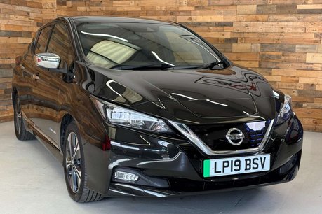 Nissan LEAF 40kWh Tekna Hatchback 5dr Electric Auto (150 ps) 1