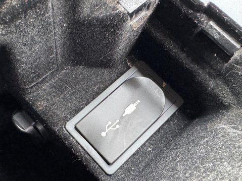 Lexus Is 2.5 300h Premier E-CVT Euro 5 (s/s) 4dr 31