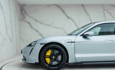 Porsche Taycan Turbo 32