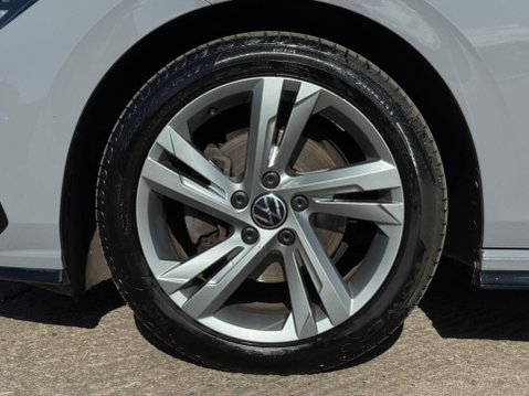 Volkswagen Golf 1.5 eTSI MHEV R-Line DSG Euro 6 (s/s) 5dr 12
