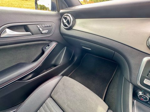 Mercedes-Benz GLA Class GLA 220 D 4MATIC AMG LINE PREMIUM PLUS 46