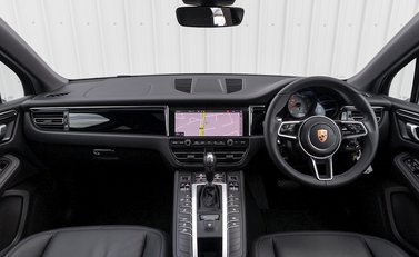 Porsche Macan S 18