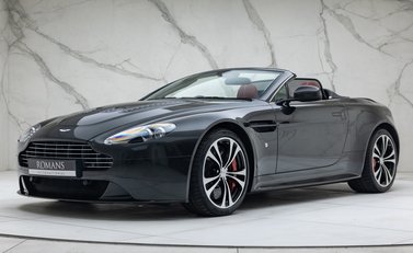 Aston Martin V12 Vantage ROADSTER 1