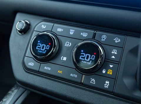 Land Rover Defender OCTA EDITION ONE 29