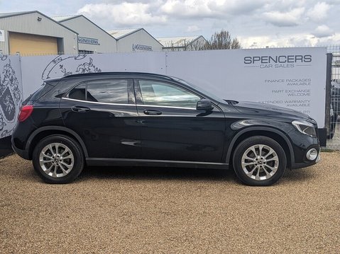 Mercedes-Benz GLA GLA200 SE 10