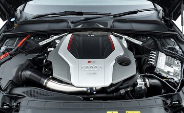 Audi RS4 Avant Carbon Black 34