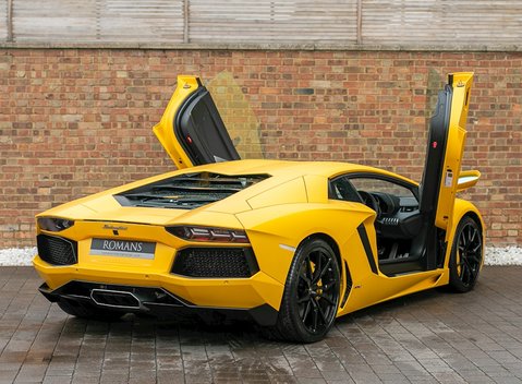 Lamborghini Aventador LP700-4 8