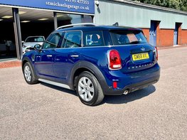 Mini Countryman 1.5 Countryman Cooper Auto 5dr 9