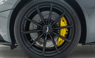 Aston Martin DB11 V8 26