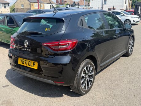 Renault Clio ICONIC TCE 24