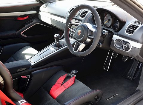 Porsche Cayman GT4 15