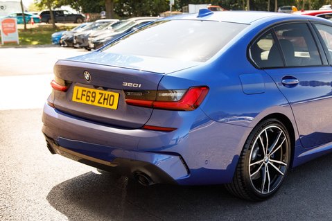 BMW 3 Series 320I M SPORT 8