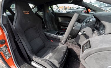 Aston Martin Vantage GT8 12