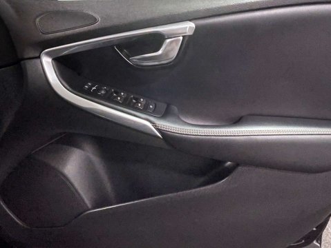 Volvo V40 1.5 V40 R-Design Edition T3 Auto 5dr 10