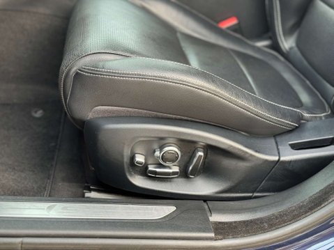 Jaguar XF 3.0d V6 S Saloon 4dr Diesel Auto Euro 6 (s/s) (300 ps) 30