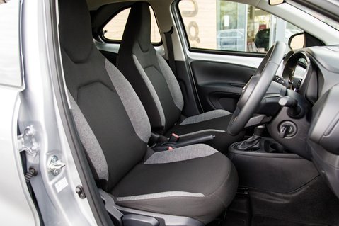 Toyota Aygo X VVT-I PURE 23