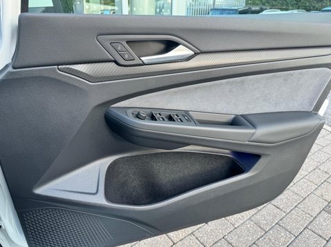 Volkswagen Golf R-LINE ETSI DSG 24