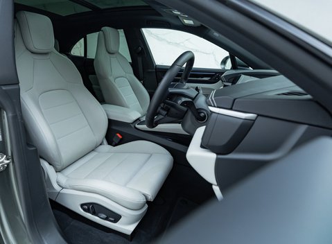 Porsche Macan 4 Electric 14