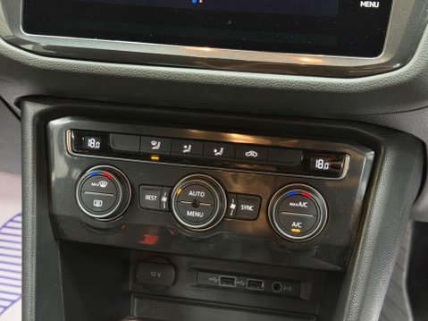 Volkswagen Tiguan 2.0 TDI SE Navigation 4Motion Euro 6 (s/s) 5dr 60