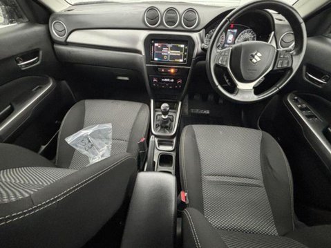 Suzuki Vitara SZ-T BOOSTERJET MHEV 3