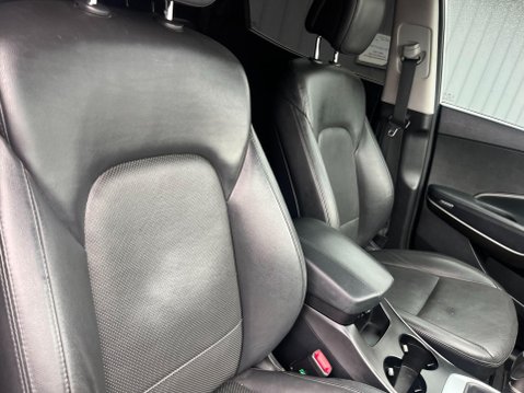 Hyundai SANTA FE 2.2 CRDi Blue Drive Premium 4WD Euro 6 (s/s) 5dr 30