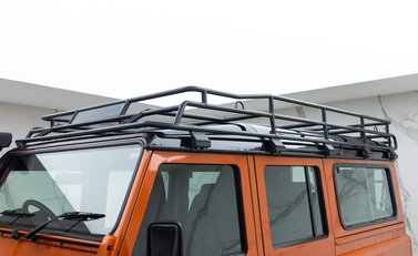 Land Rover Defender 110 Adventure Edition 23