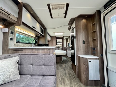 Coachman Lusso II  19