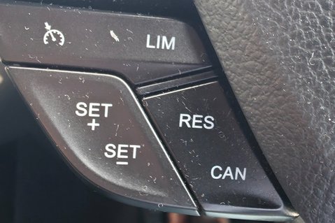 Ford Focus TITANIUM…1 FORMER KEEPER,11 SERVICES,SAT NAV,CLIMATE CONTROL 23