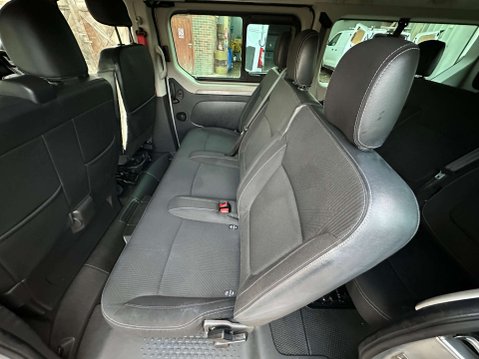Renault Trafic 2.0 dCi LL30 Advance EDC L2 H1 Euro 6 (s/s) 5dr (9 Seat) 25