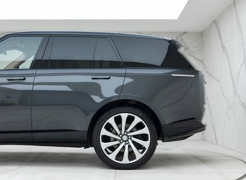 Land Rover Range Rover P530 SV 29