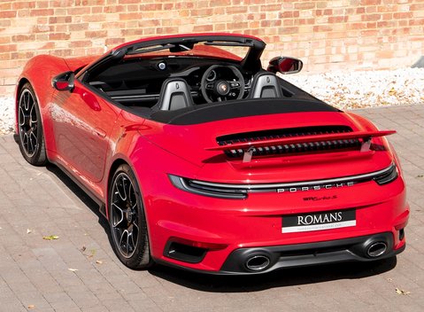 Porsche 911 Turbo S Cabriolet (992) 11