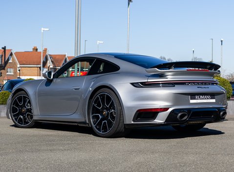 Porsche 911 Turbo S (992) 4