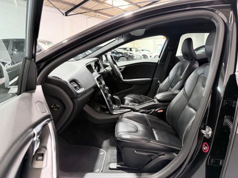 Volvo V40 2.0 D4 R-Design Pro Auto Euro 6 (s/s) 5dr 10
