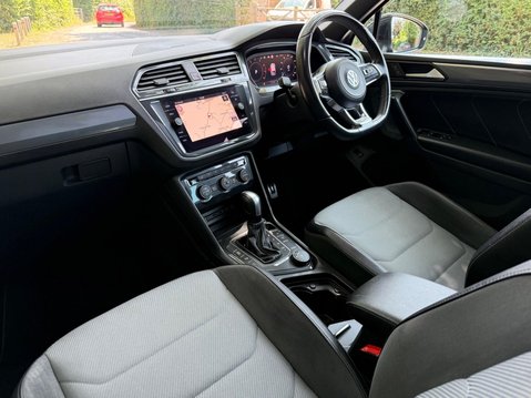 Volkswagen Tiguan R-LINE TECH TSI 4MOTION DSG 
