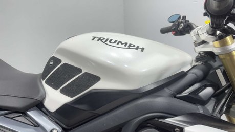 Triumph Street Triple 2016 66 plate 13k new MOT serviced quickshifter and exhaust 18