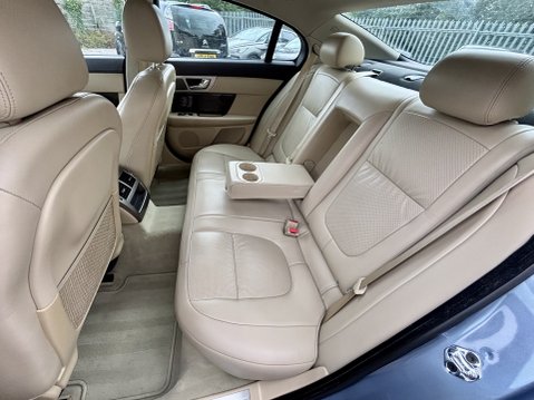 Jaguar XF PREMIUM LUXURY V6 STUNNING EXAMPLE FSH 13