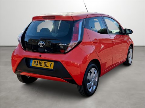 Toyota Aygo 1.0 VVT-i X-Play 5dr x-shift 9