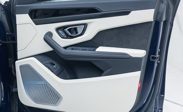 Lamborghini Urus S 28