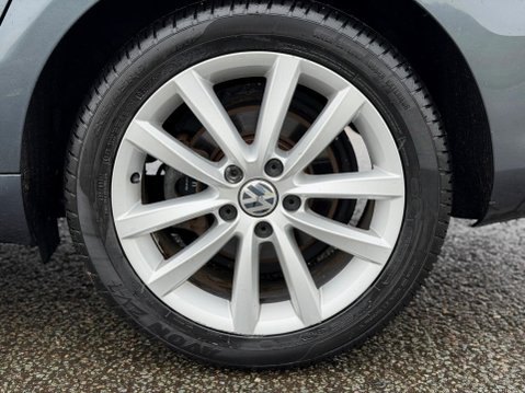 Volkswagen Passat 2.0 TDI BlueMotion Tech Executive Euro 5 (s/s) 5dr 22