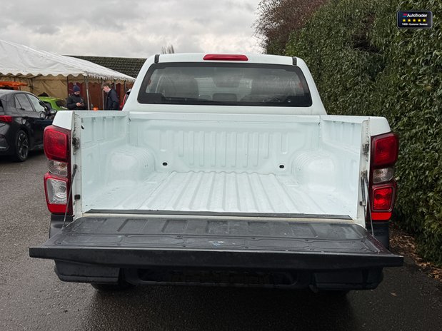 Isuzu D-Max Utility | 1.9 LT | Double Cab | Rear Diff Lock | Camera | EURO 6 8