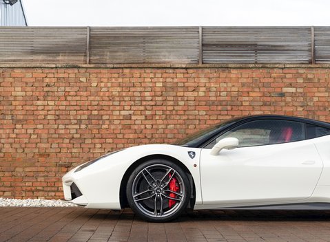 Ferrari 488 GTB 32