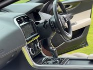 Jaguar XE R-DYNAMIC HSE BLACK 8