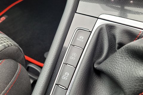 Volkswagen Golf GTI 44