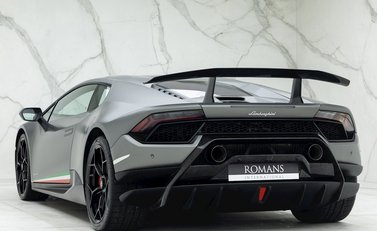 Lamborghini Huracan LP640-4 Performante 3