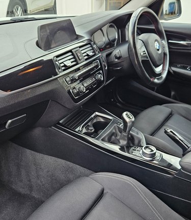 BMW 1 Series 118I SPORT LOOK! JUST 58000 MILES! SAT NAV! BLUETOOTH! GREAT HISTORY 3